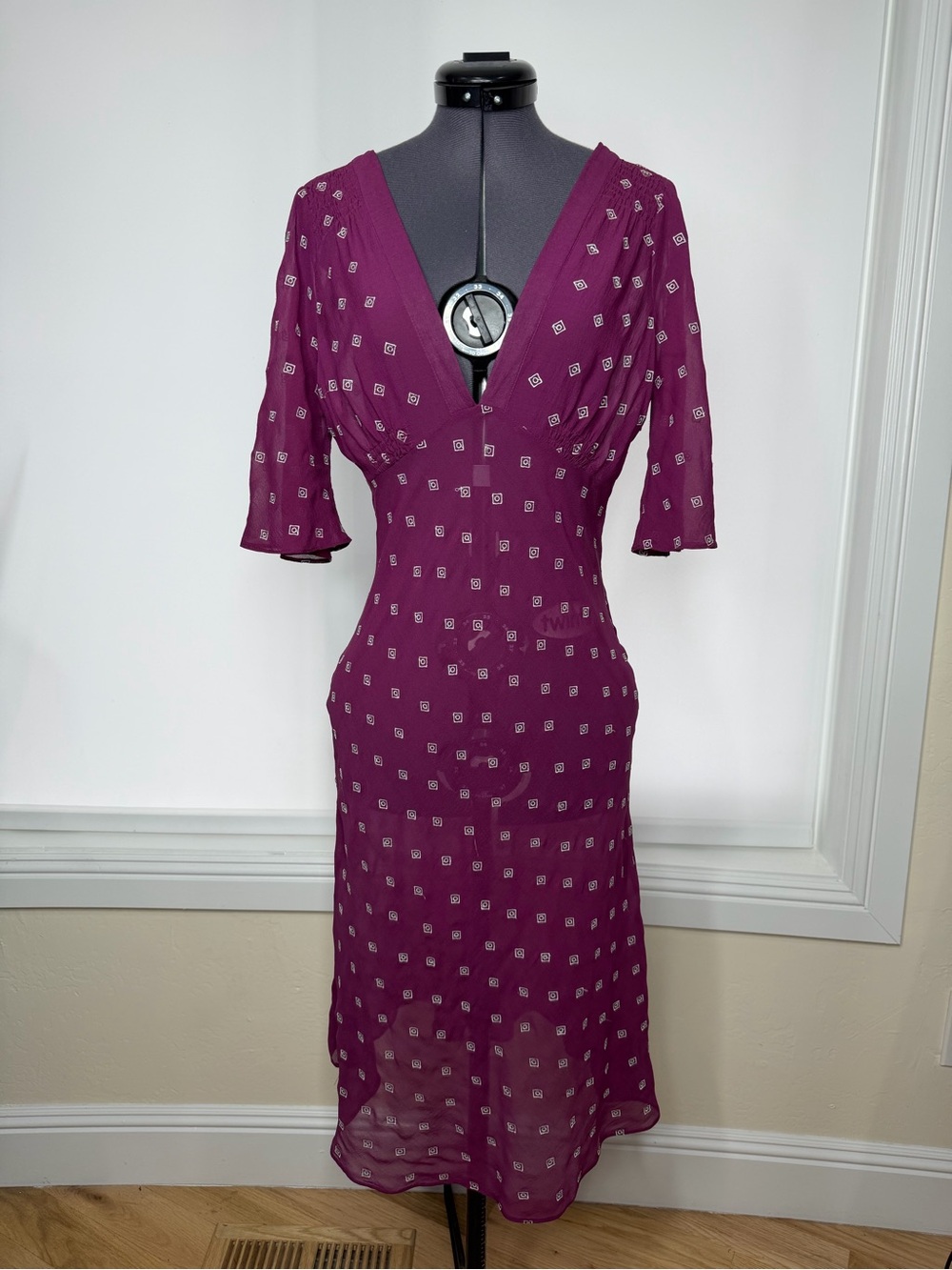 Tocca Plum V-Neck Midi Dress with White Geometric Motif